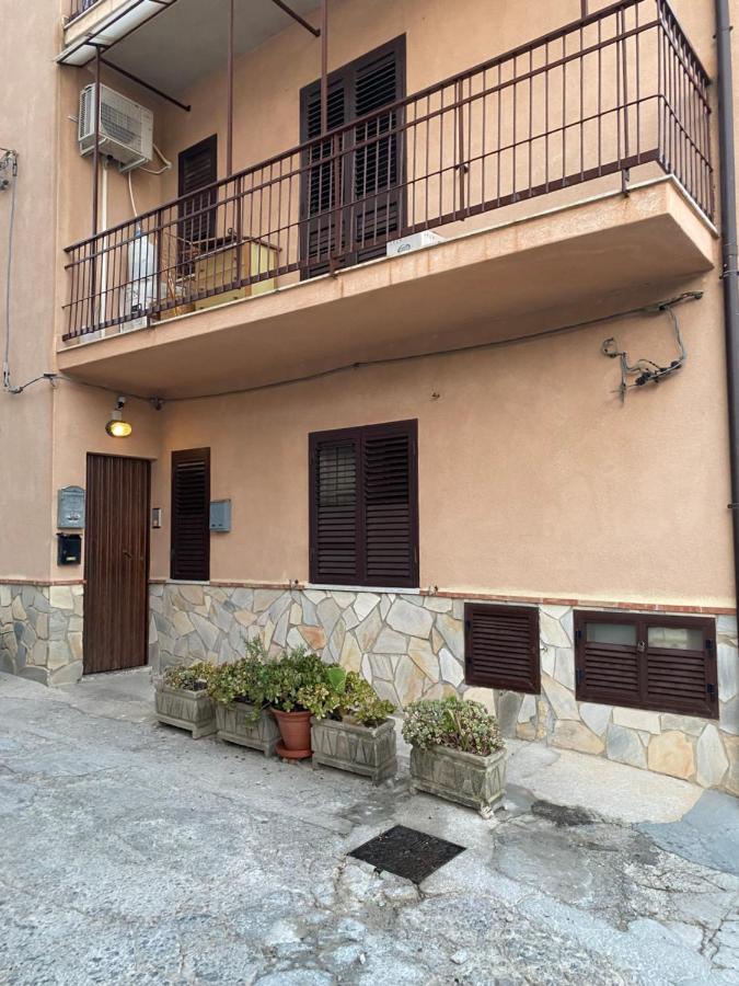 Casa Dominique Apartment Чефалу Екстериор снимка